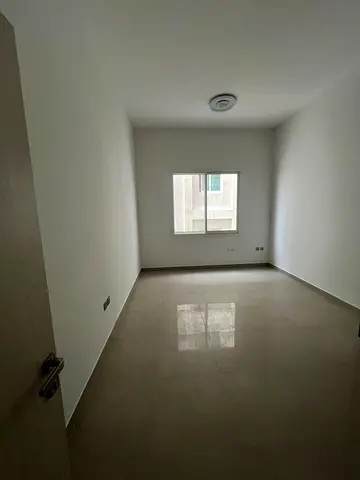 1BR apartment for annual rent in Al Jurf 3, Ajman, first occupancy with hotel-style finishing, built-in wardrobes, spacious areas, and very close to S
