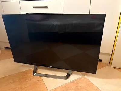 LG 47” Smart LED TV – Excellent Condition