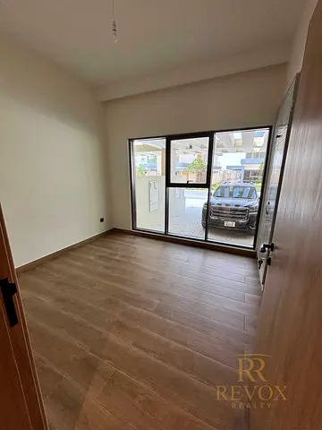 SINGLE ROW | RIGHT ON CENTRAL HUB | CH AMENITIES VIEW | SEMI CLOSED KITCHEN