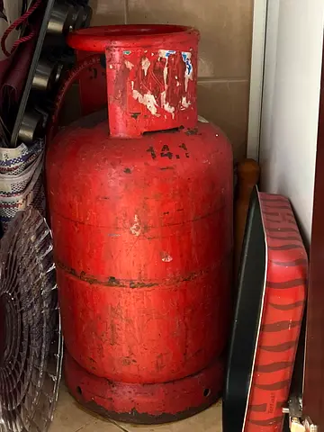 Red LPG Gas Cylinder (used) - 20kg approx