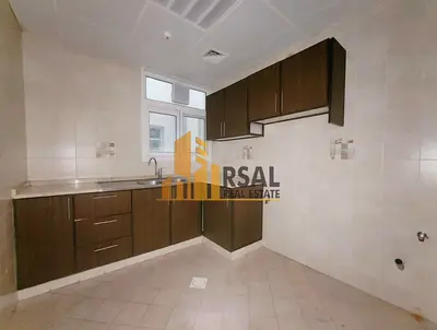 1BHK With Balcony/Family Building/Near Almidna Shopping Center