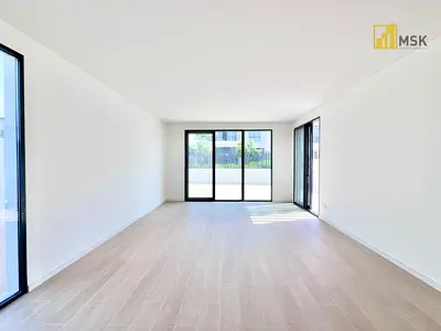 4 bed New | Single Row | Large Plot | Close Kitchen