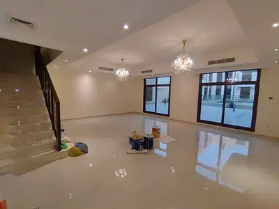 فيلا في مردف مكونة من 5 غرف نوم مع غرفة للخادمة متاحة للإيجار (للعائلات فقط) مع مسبح خاص.