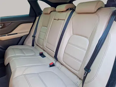 صورة 10 لـ 2019 Jaguar F-PACE