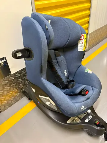 Joie infant (0-6 years) convertible 360 car seat with ISOFIX base - great condition.