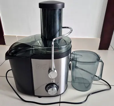 Black Decker Stainless Steel Juice Extractor JE800-B5 - Good Working Condition