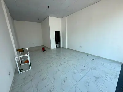محل للايجار السنوي  المويهات 2  بجوار خدمات وفلل ومكان حيوي محلات مجهزه بكامل ومساحة كبيره ويمكن عمل طابق ثاني 30 الف سنوي 4.6 دفع