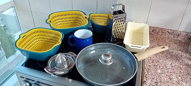 Mixed kitchenware set — frying pan, strainers, juicer, graters, ramekin (used)
