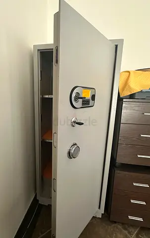 Heavy Duty Digital Fireproof Safe with Keypad Key Lock – Excellent Condition