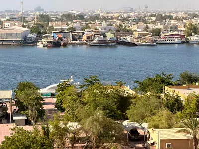 للايجار ابراج الخور A1 3 غرف وصاله خادمه اطلاله بحر كامله 4 حمامات عائلات 60 الف دفعتين
