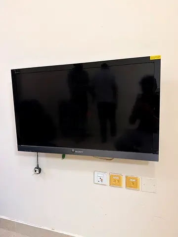Sony 32-inch LED TV - Wall-mounted, Good Working Condition