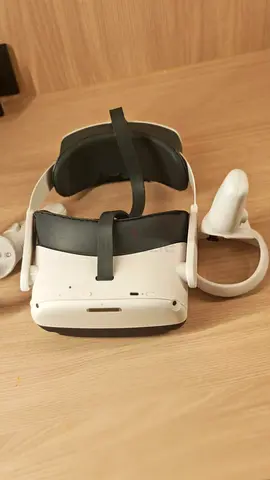 Standalone VR Headset with Controllers - Good Condition (pico neo 3 pro eye)