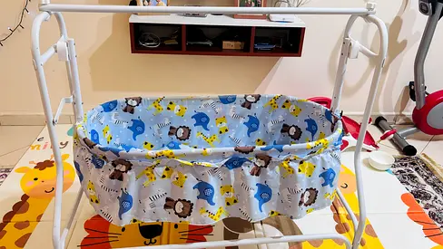 Baby Portable Bassinet/Cradle with Swing Frame - Good Condition