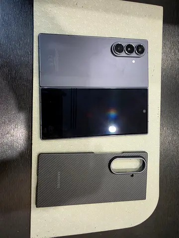 Samsung Galaxy Z Fold7 in Jetblack with Extra Carbon fibre case- Good Condition