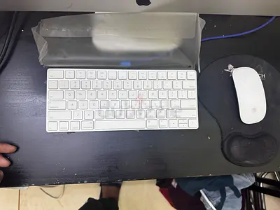 iMac 21.5 inch 2017 Magic Mouse and keyboard