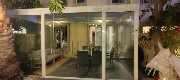 Pergola and enclosed balcony (Spring compatible 4m unit)