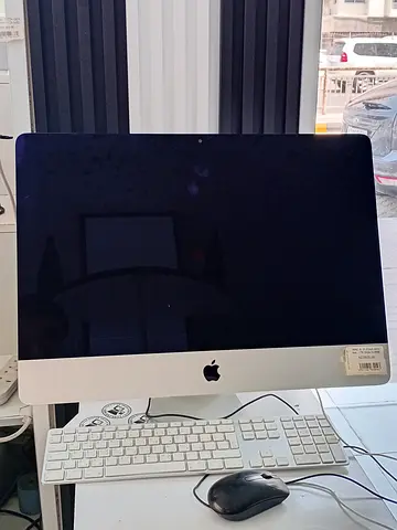 Apple iMac 21.5-inch with Keyboard and Mouse - Good Working Condition