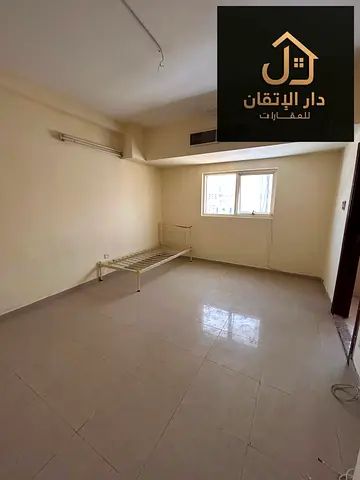 فرصة ذهبية للإيجار شقة غرفة وصالة منطقة النباعة موقع قريب من الخدمات  يوجد تكيف مركزي