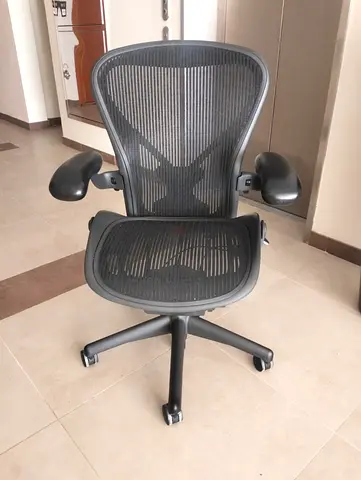 Selling herman miller Aeron chair.colour black.