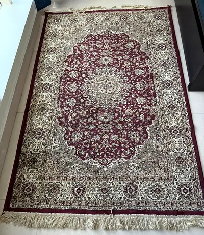 Classic Persian-style rug / carpet