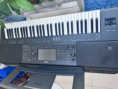 Yamaha PSR-SX700 Portable Keyboard - Excellent Working Condition with cover