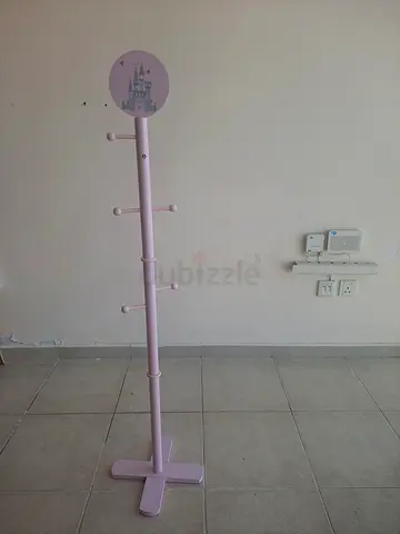 Light pink free-standing coat hat stand