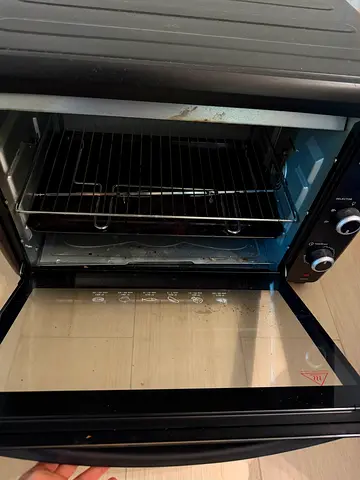 Electric countertop oven in excellent condition