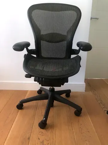 B Herman Miller Ergonomic Chair Aeron Classic fully loaded