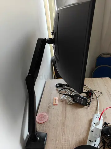 ULTRA GEAR 27GS60QC Adjustable Monitor Arm with Attached Curved Monitor