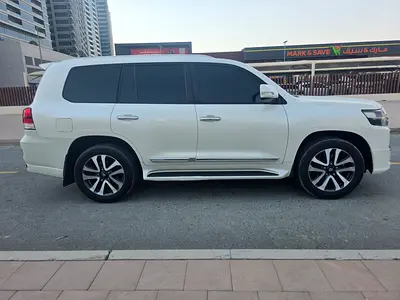 Pristine Toyota Land Cruiser 2019 GXR Grand Touring | GCC Specs | Low Mileage