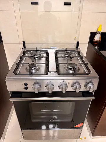 Stainless steel 4-burner gas cooker with oven - good condition