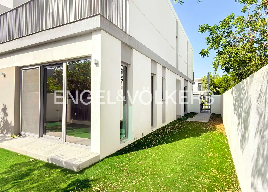 Close to Pool | Good Location | Kitchen Appliances — 1