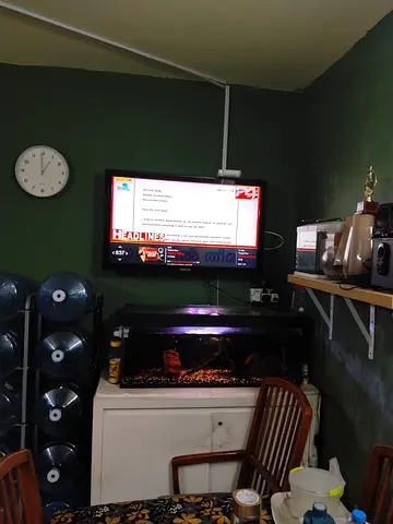 Samsung 43 LED TV mounted — good working condition