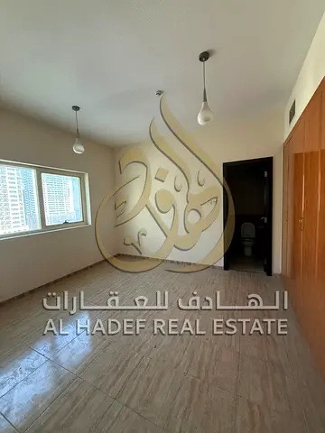 شقة 3 غرف وصالة للإيجار السنوي في التعاون – الشارقة | غرفة خادمة | إطلالة مفتوحة | 58,000 درهم