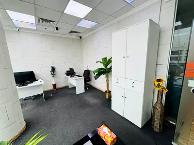 Beautiful office with Bank account assistance |Free Amenities