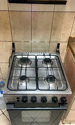 4-Burner cooking range with grill