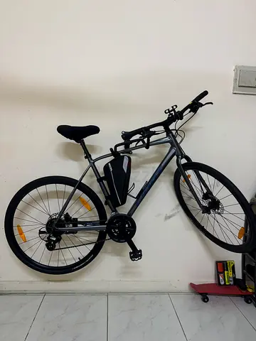 Giant Hybrid Bike | Shimano Altus | Disc Brakes | Excellent Condition| price negotiable