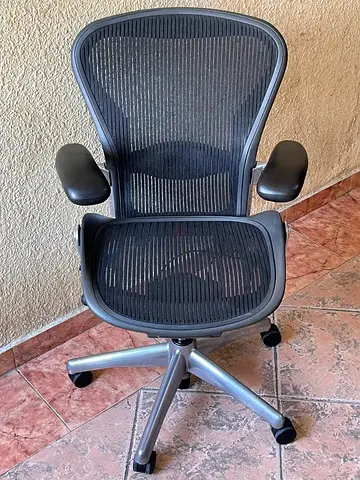 Herman Miller Slightly used Aeron Classic Chair fully loaded Size B and C