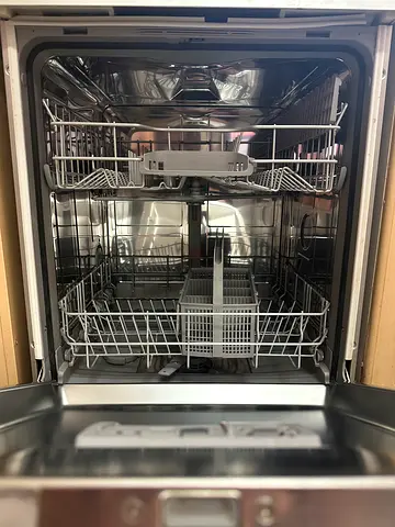 Siemens Freestanding Dishwasher — Stainless Steel