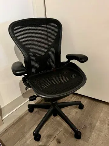 Selling B Herman Miller Ergonomic Chair Aeron Classic fully loaded