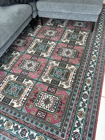 Traditional carpet - good used condition