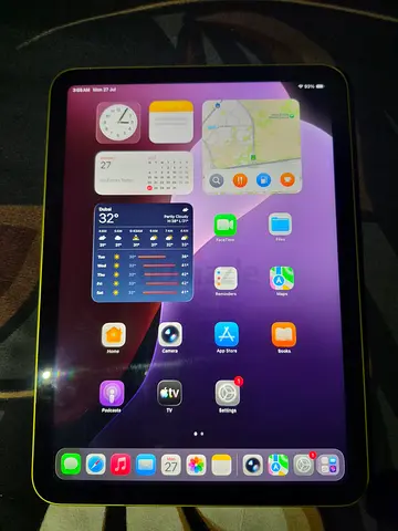 Apple ipad 10th generation 2022 model 64 gb like new