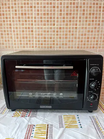 Black countertop electric oven /very good condition