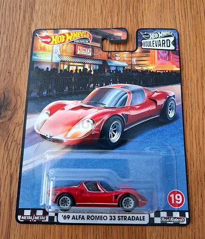 Hot wheels premium Boulevard 69 Alfa Romeo 33 Stradale