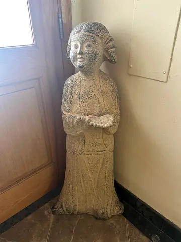 Solid Stone Asian Lady Statue – Hand-Carved Decorative Sculpture