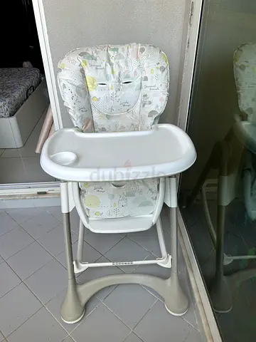 Foldable baby high chair with removable tray - good condition