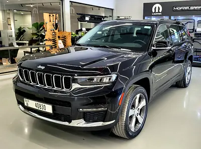 GCC•Jeep Grand cherokee L•23k km only•brand new condition•full agency service•no accident•no paint