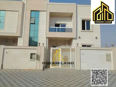 يشمل السعر رسوم التسجيل. منزل تاون هاوس رائع، يتكون من 5 غرف نوم رئيسية مع خزائن ملابس مدمجة وسطح، معروض للبيع الآن في منطقة راقية.
