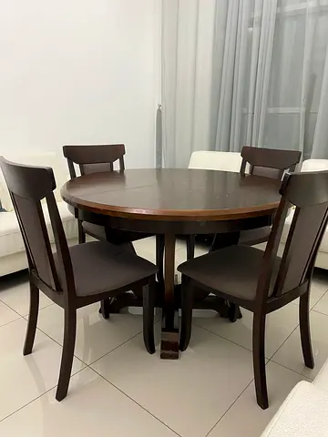 طاولة طعام مع 4 كراسي