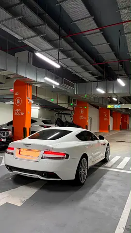 2013 Aston Martin DB9 照片 3